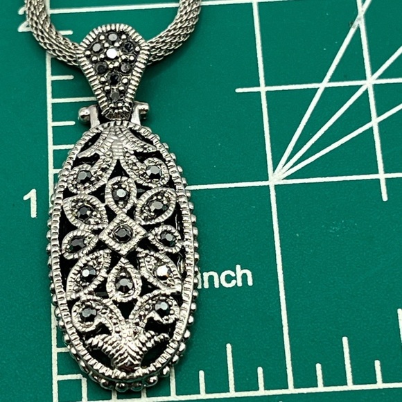 Cookie Lee Silver and Black Filigree Pendant Necklace Snake Chain - Picture 10 of 10